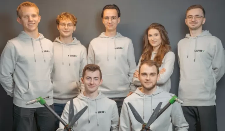 Zespół startupu Nirby założonego przez Explorerów Piotra Lazarka i Jakuba Jurzaka